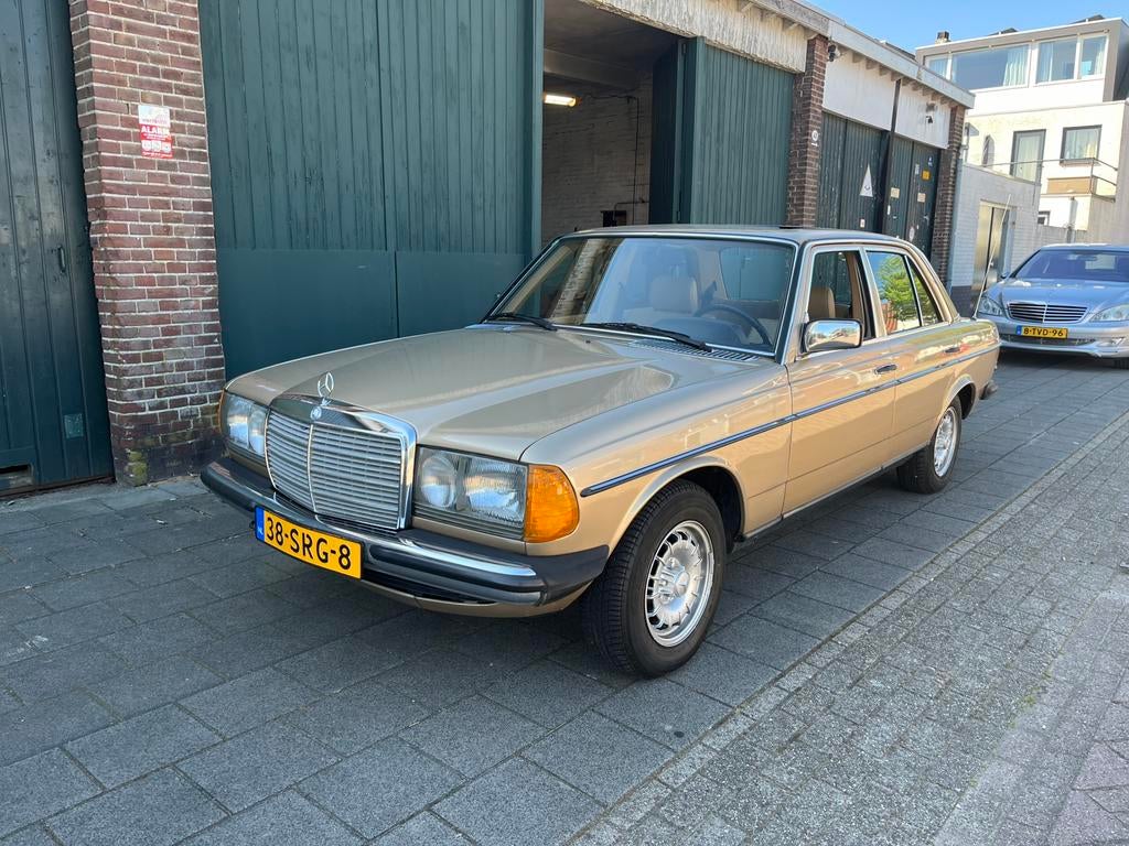 Mercedes 200 w123 1983 BELASTINGVRIJ, Auto's, Stof, 4 cilinders, Handgeschakeld, Particulier