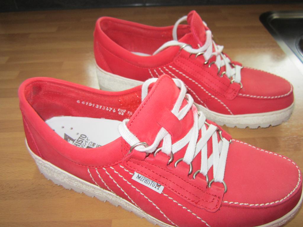 Mephisto Lady rode veterschoen maat 38,5 - 5,5 zgan, Kleding | Dames, Schoenen, Mephisto, Ophalen of Verzenden, Rood, Sneakers of Gympen