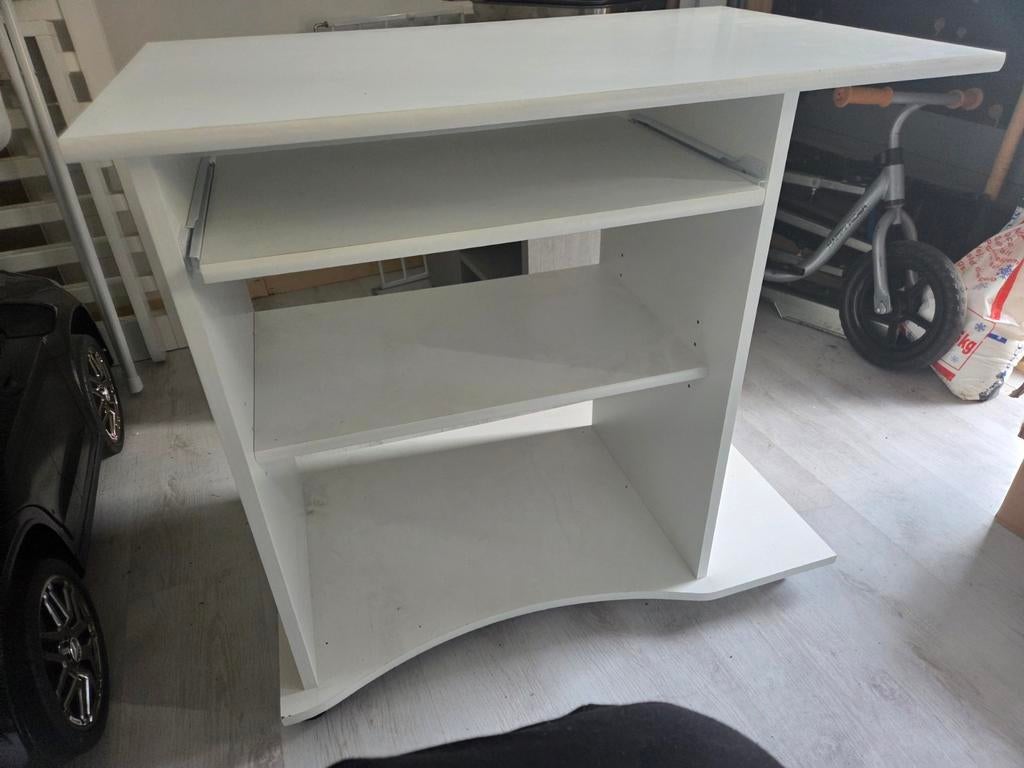 Wit computerbureau met uitschuifbaar toetsenbordblad, Ophalen