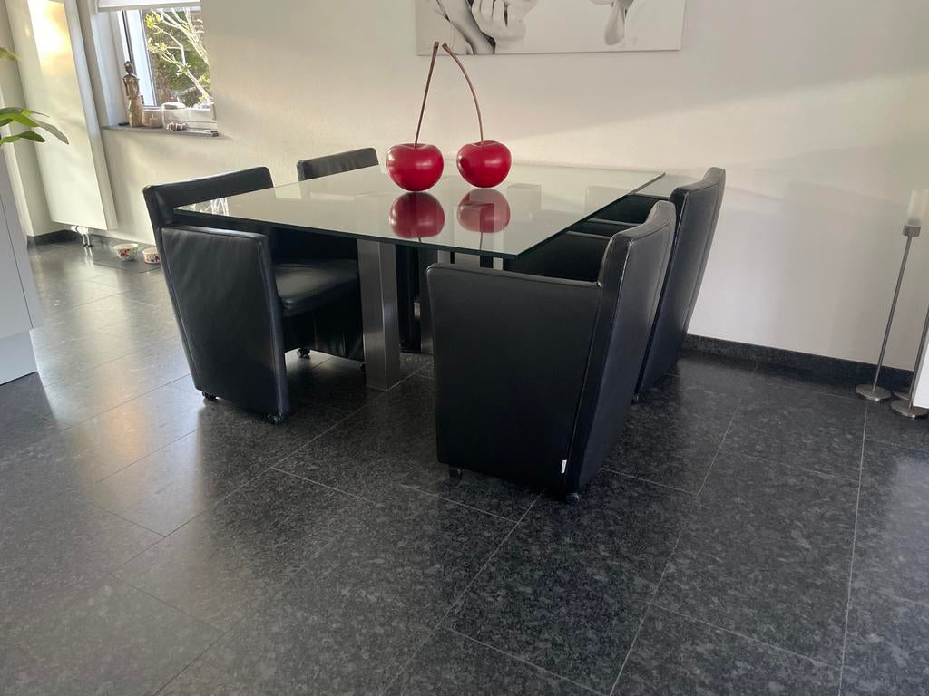 Glazen eettafel met RvS poten en 4 leren stoelen, Ophalen, Gebruikt, 100 tot 150 cm, Glas