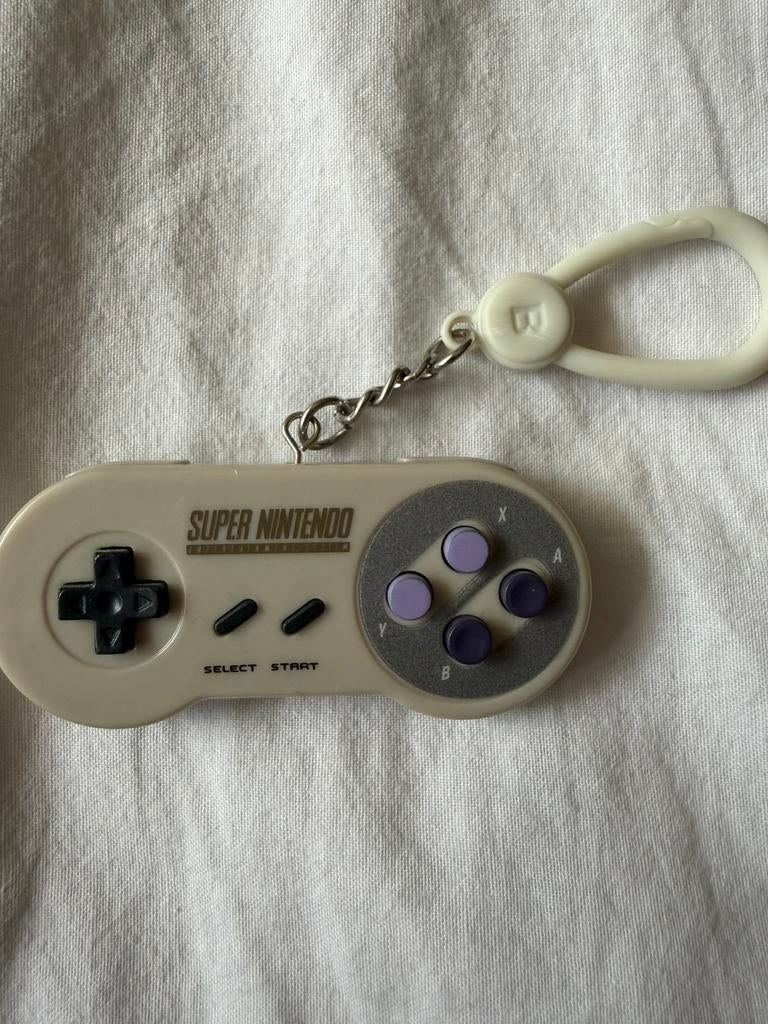 Paladone: Super Nintendo controller keychain, Ophalen of Verzenden, Zo goed als nieuw