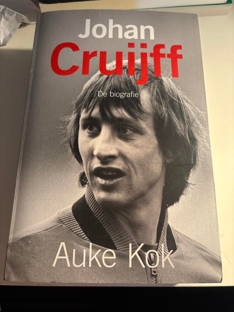 Johan Cruijff: De biografie - Auke Kok (639 pagina's), Ophalen of Verzenden, Gelezen, Sport