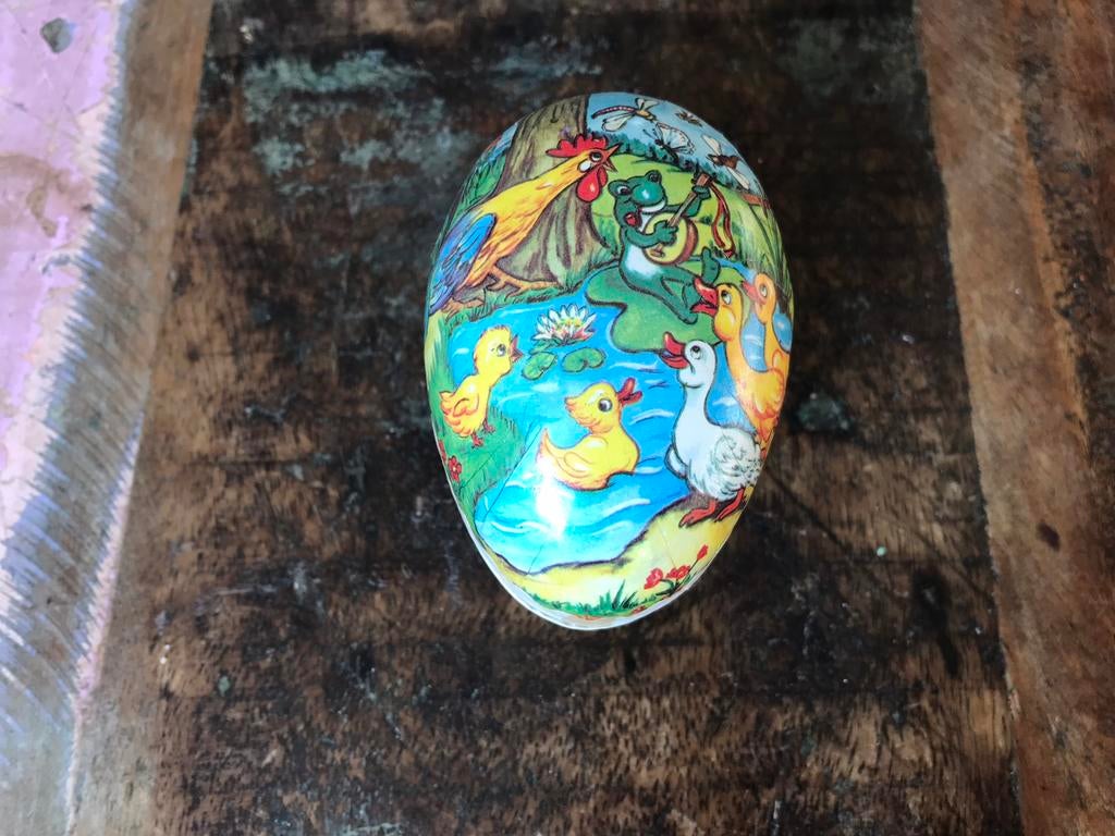 Vintage kartonnen paasei , candycontainer DDR 1960s, Ophalen of Verzenden