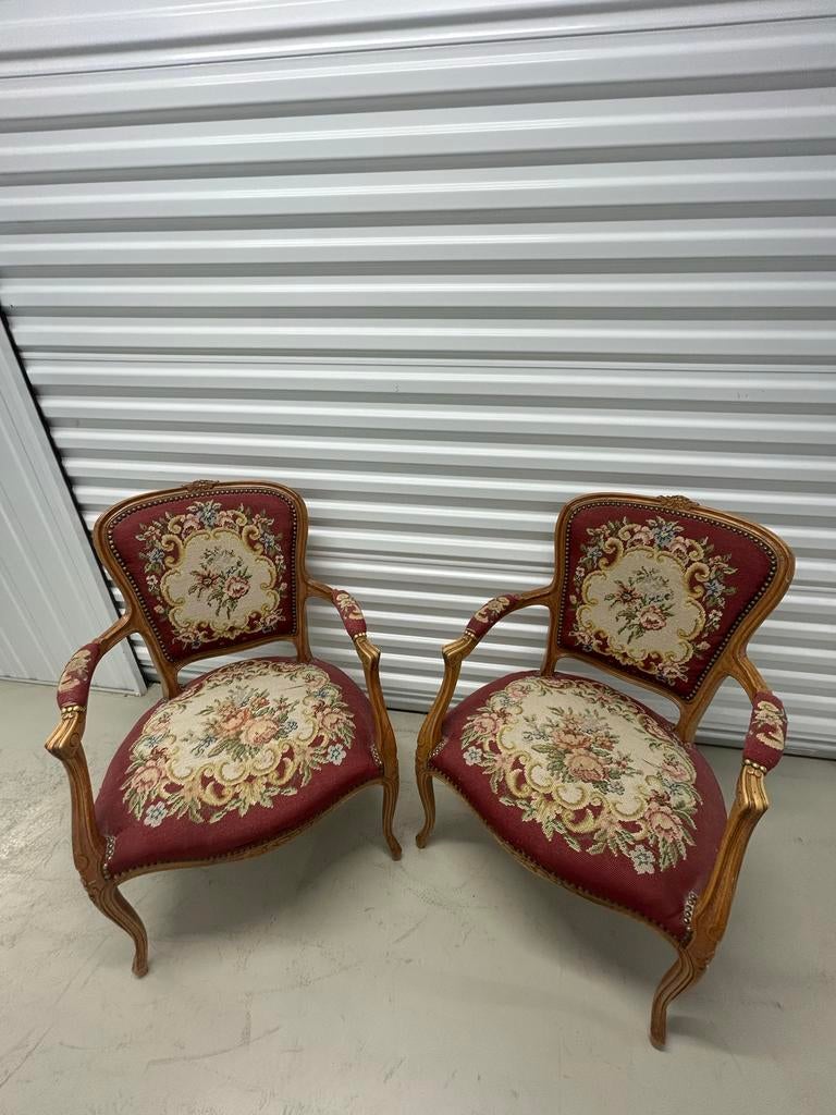 Set van 2 Louis XVI stijl fauteuils met bloemenborduursel, Ophalen