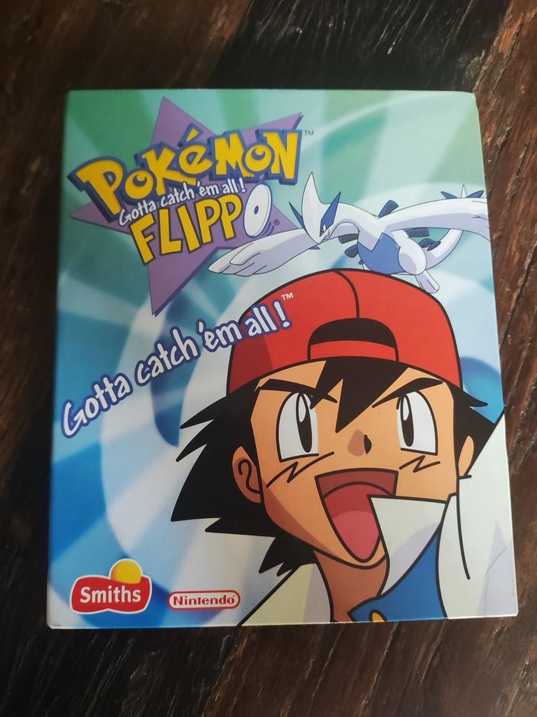 Pokémon Flippo's 2001 - Nagenoeg Complete Set!, Verzamelen, Ophalen of Verzenden, Verzameling, Met verzamelmap(pen)