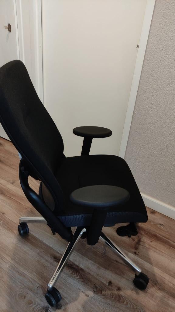 Ergonomische zwarte bureaustoel, Huis en Inrichting, Bureaustoelen, Ophalen, Gebruikt, Bureaufiets, Zwart