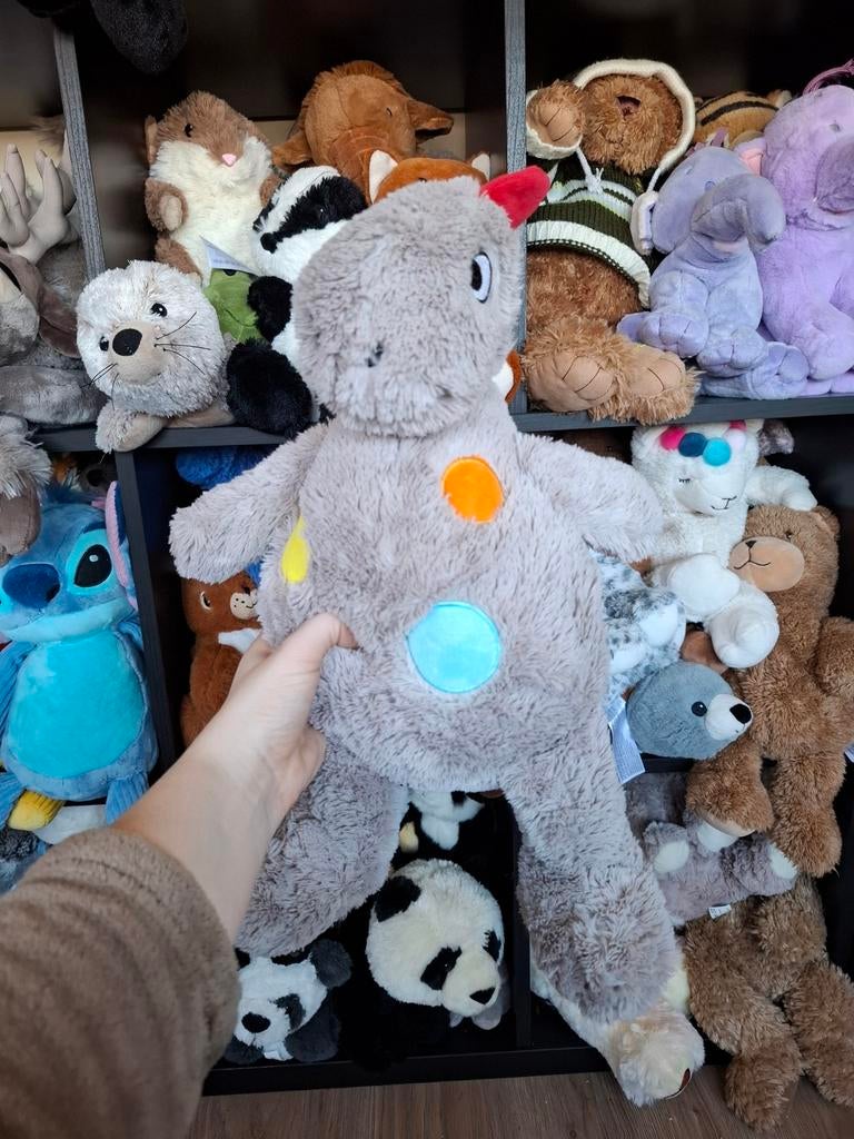 Zachte dinosaurus knuffel met stippen, Dinosaurus, Ophalen of Verzenden, Zo goed als nieuw, Middelgroot (20 tot 80 cm)