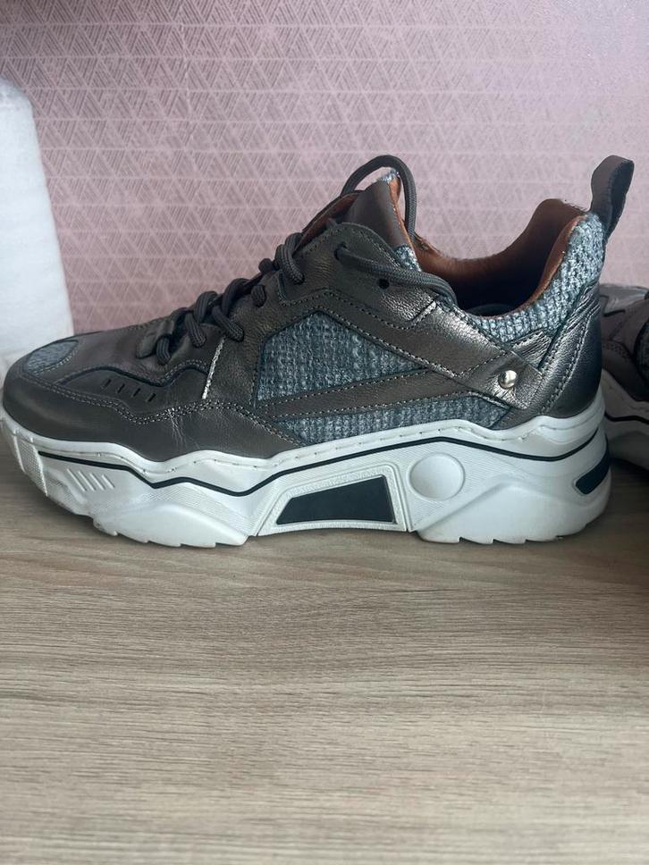 DWRS Pluto sneakers maat 39 - Echt leer, Kleding | Dames, Schoenen, Zo goed als nieuw, Sneakers of Gympen, Grijs, Ophalen of Verzenden