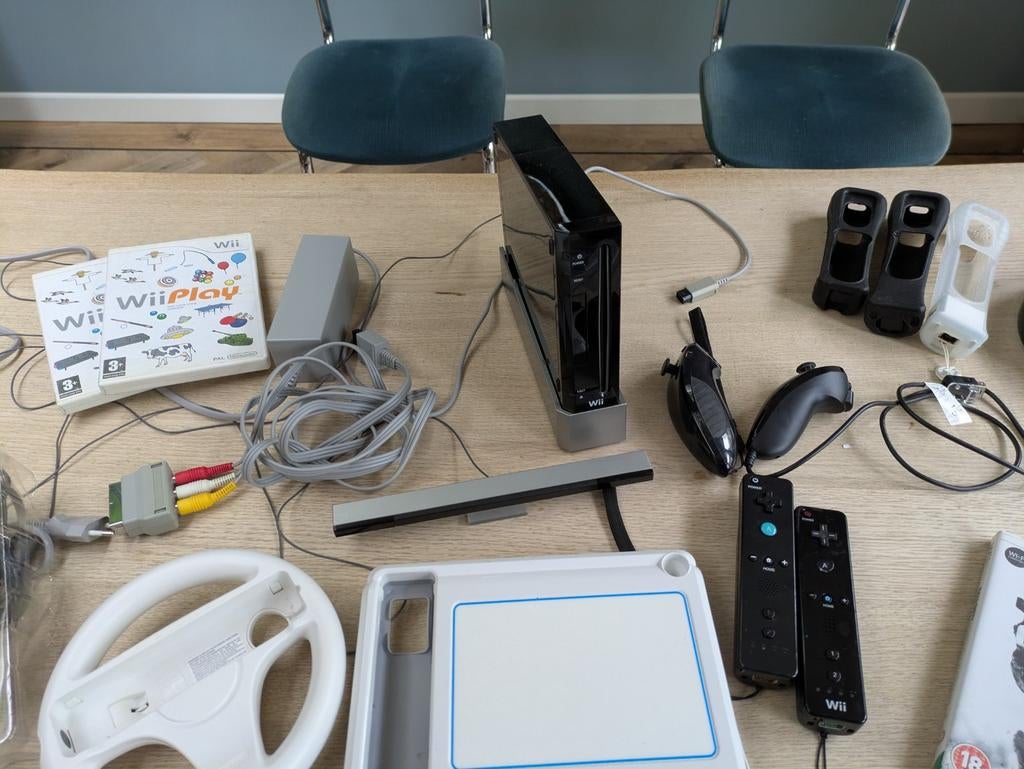 Uitgebreide Wii set met stuur, microfoon, tekenpas en gitaar, Spelcomputers en Games, Spelcomputers | Nintendo Wii, Ophalen of Verzenden