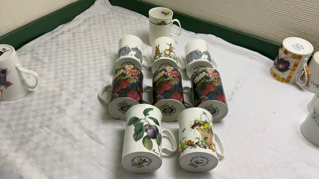 Dunoon schotland bone china stoneware bekers dieren fruit, Ophalen of Verzenden, Zo goed als nieuw, Overige stijlen, Kop(pen) en/of Schotel(s)