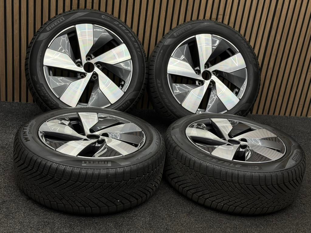 ZGAN! Originele 17 inch VW Passat B9 Bologna 5x112 Pirelli, Ophalen, 215 mm, ., Banden en Velgen