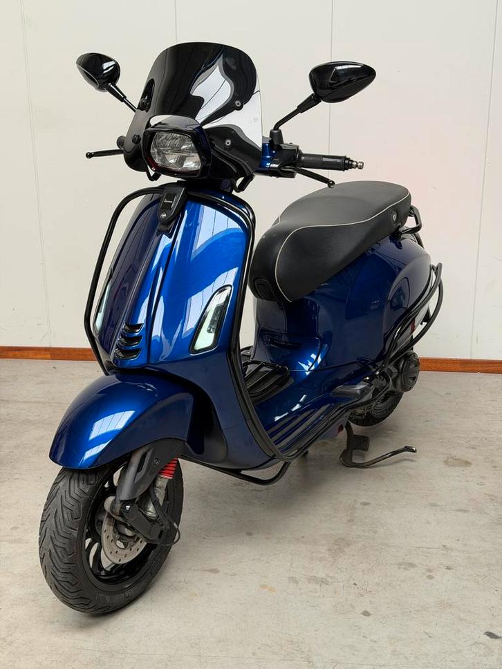 Vespa Sprint 2023! Nieuwstaat! BMW BLUE! Brom, Fietsen en Brommers, Scooters | Vespa, Zo goed als nieuw, Vespa S, Benzine, Ophalen of Verzenden