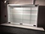 Nieuw Vitrine kastje Wit 2 openslaande deuren + 3 legplanken, Huis en Inrichting, Kasten | Vitrinekasten, Met deur(en), Glas, Nieuw