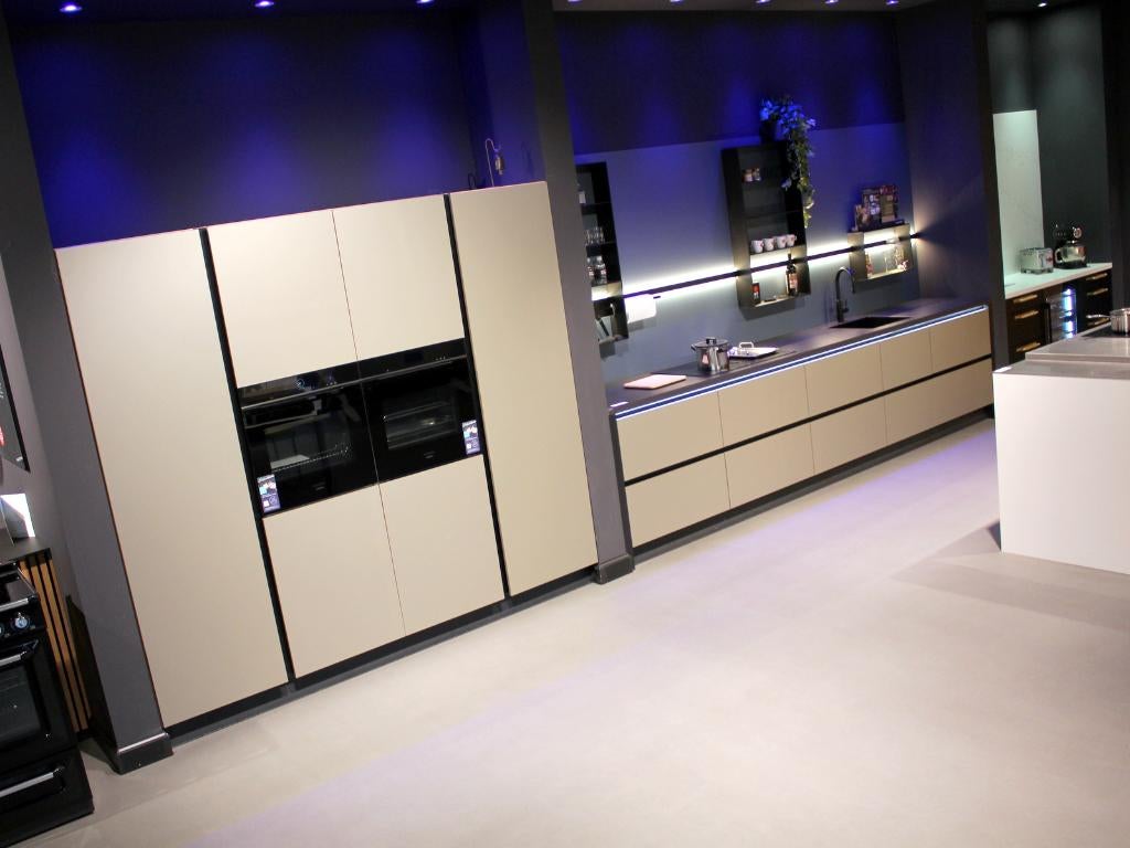 JO46 MEGA DEAL: Luxe Keuken van €51.000-  voor €19.500!, Ophalen, Lübbecker Straße 119 32278 Kirchlengern Duitsland, Rotpunkt Küchen GmbH