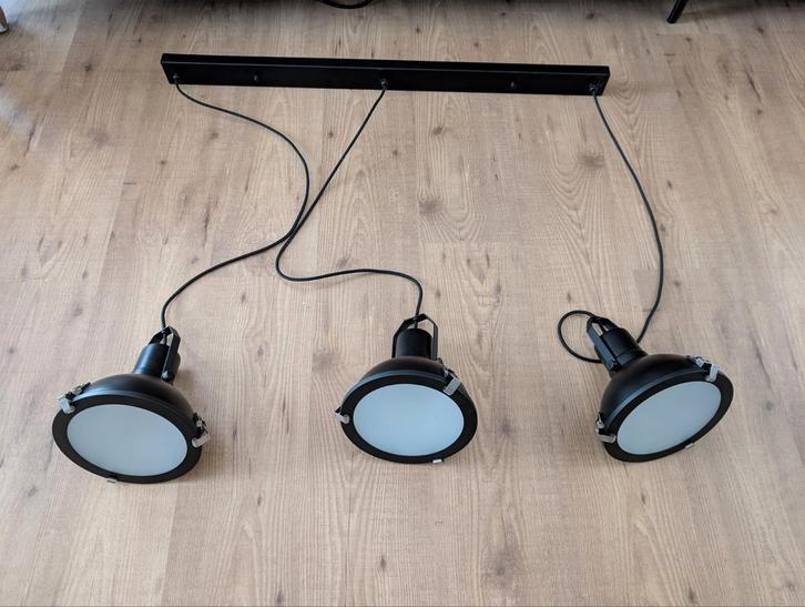 Hanglamp 3 lamps  ~Karwei Magnus~, Huis en Inrichting, Lampen | Hanglampen, Zo goed als nieuw, Metaal, Ophalen