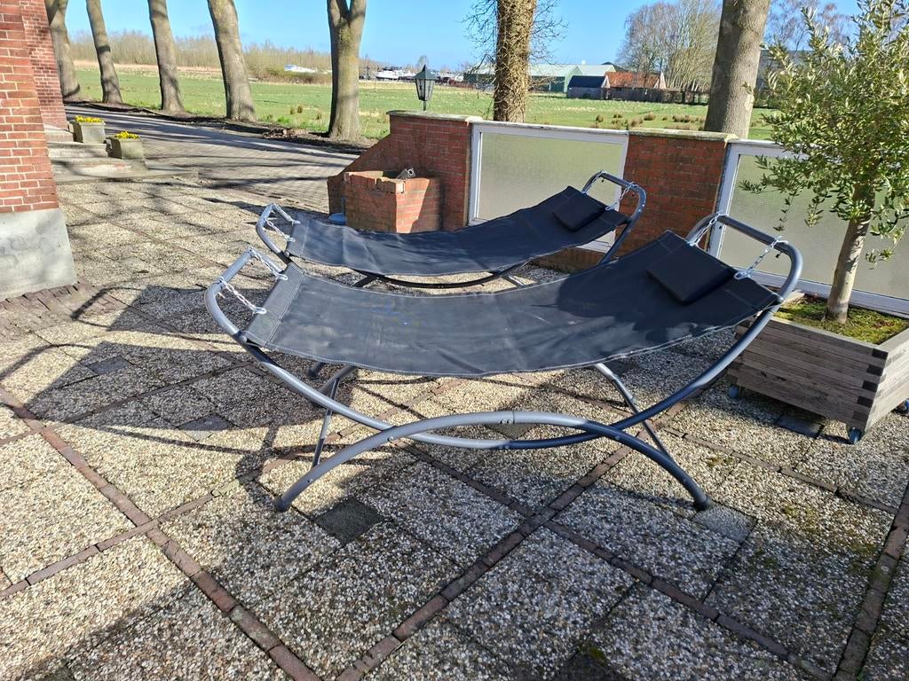 Twee heerlijke hangstoelen, Ophalen