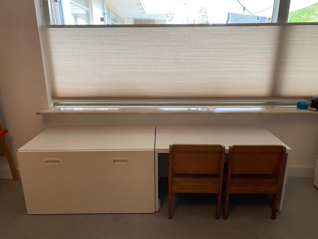 Ikea speelgoedkist + bankje of bureau SMÅSTAD, Kinderen en Baby's, Ophalen of Verzenden, Gebruikt, Overige typen