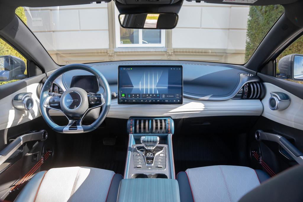 BYD ATTO 3 Design 60 kWh PANO | 360 CAM | LEDER | CARPLAY |, Auto's, BYD, 12 maanden, Gebruikt, 1725 kg, 204 pk