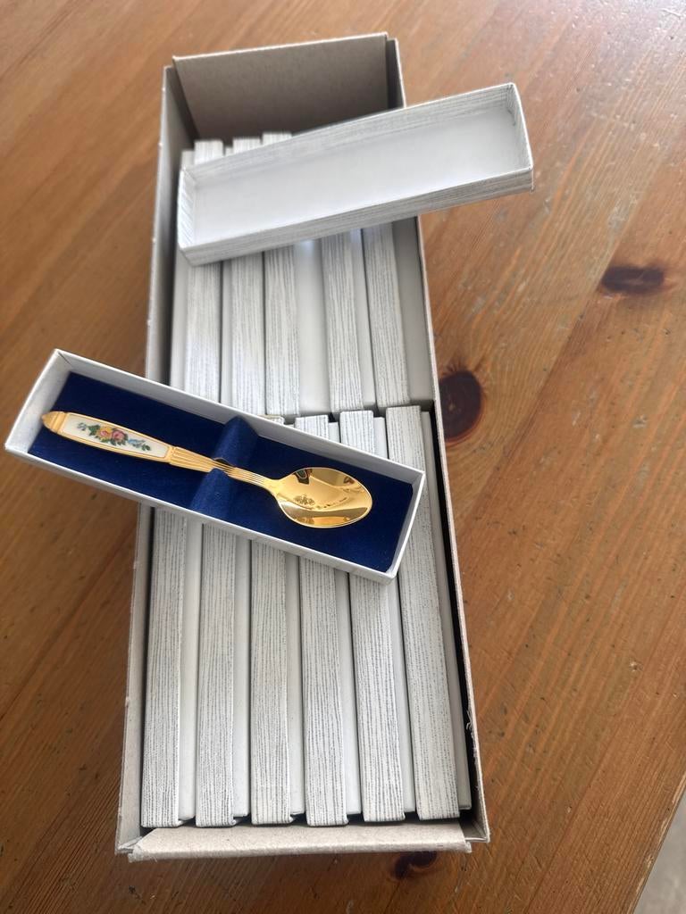 12 vergulde theelepels Wedgwood met bloemmotief, Ophalen of Verzenden