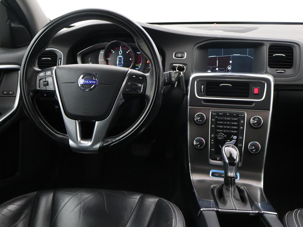 Volvo V60 2.4 D6 AWD 285 PK PLUG-IN SUMMUM *FLAMENCO RED* +, Auto's, Automaat, Bi-Xenon koplampen, Vierwielaandrijving, 212 €/maand