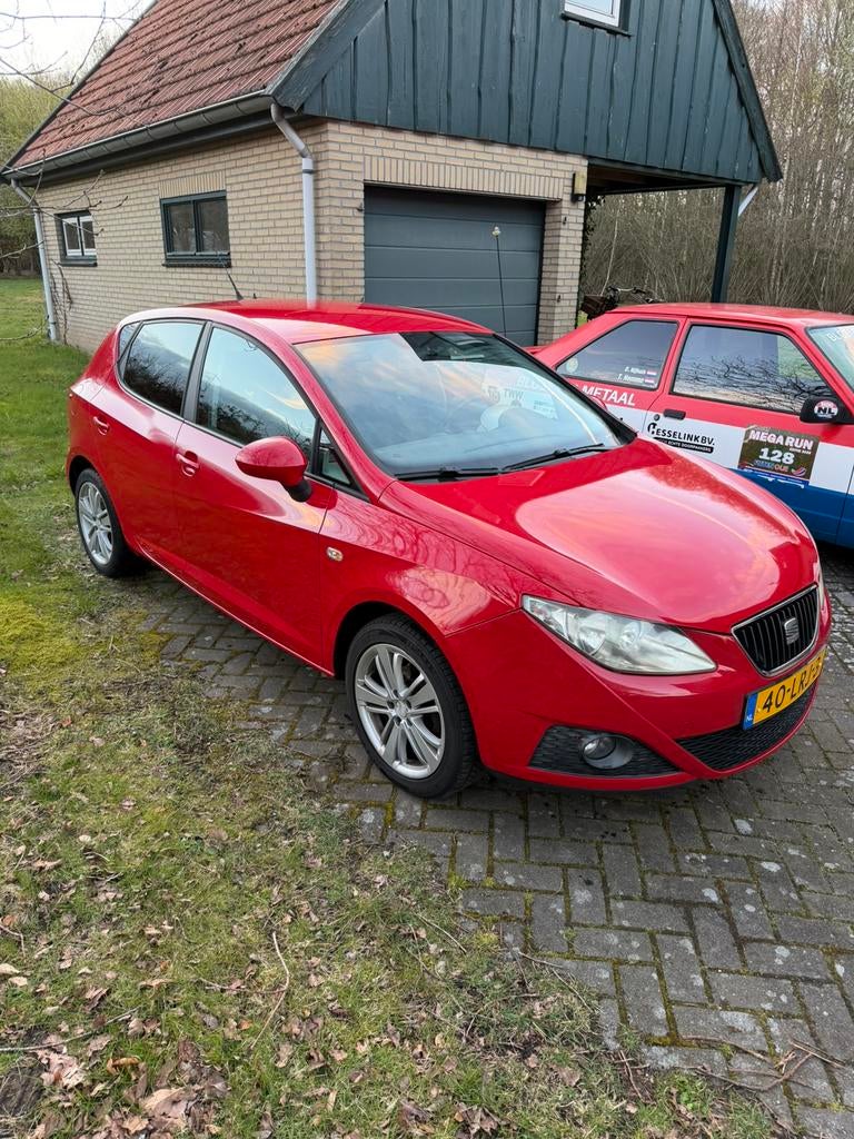 Seat Ibiza 1.4 63KW 5DRS 2010 Rood, Voorwielaandrijving, 40 €/maand, 4 cilinders, Ibiza