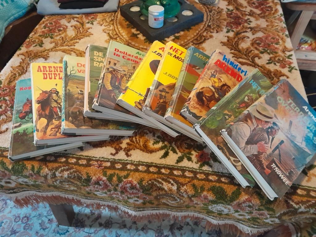 Arendsoog boeken, Boeken, Ophalen