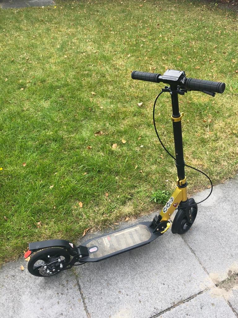 Suotu Step - Zwart/Goud met schijfrem, Fietsen en Brommers, Steps, Gebruikt, Gewone step, Ophalen