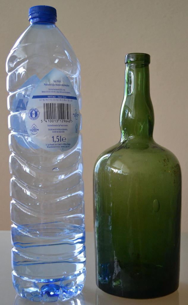 oude belgische likeurfles. w29 de beukelaer anvers, Ophalen