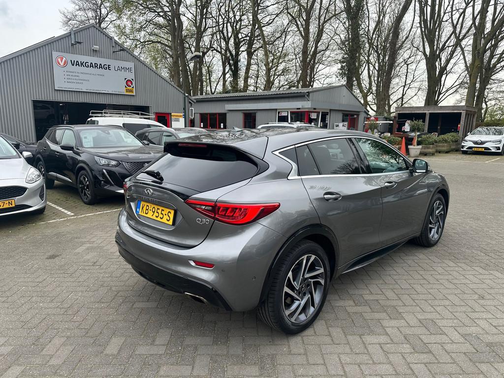 Infiniti Q30 1.6t Premium automaat , leer, navigatie, pdc vo, Auto's, Infiniti, Gebruikt, 700 kg, Bedrijf, Zilver of Grijs