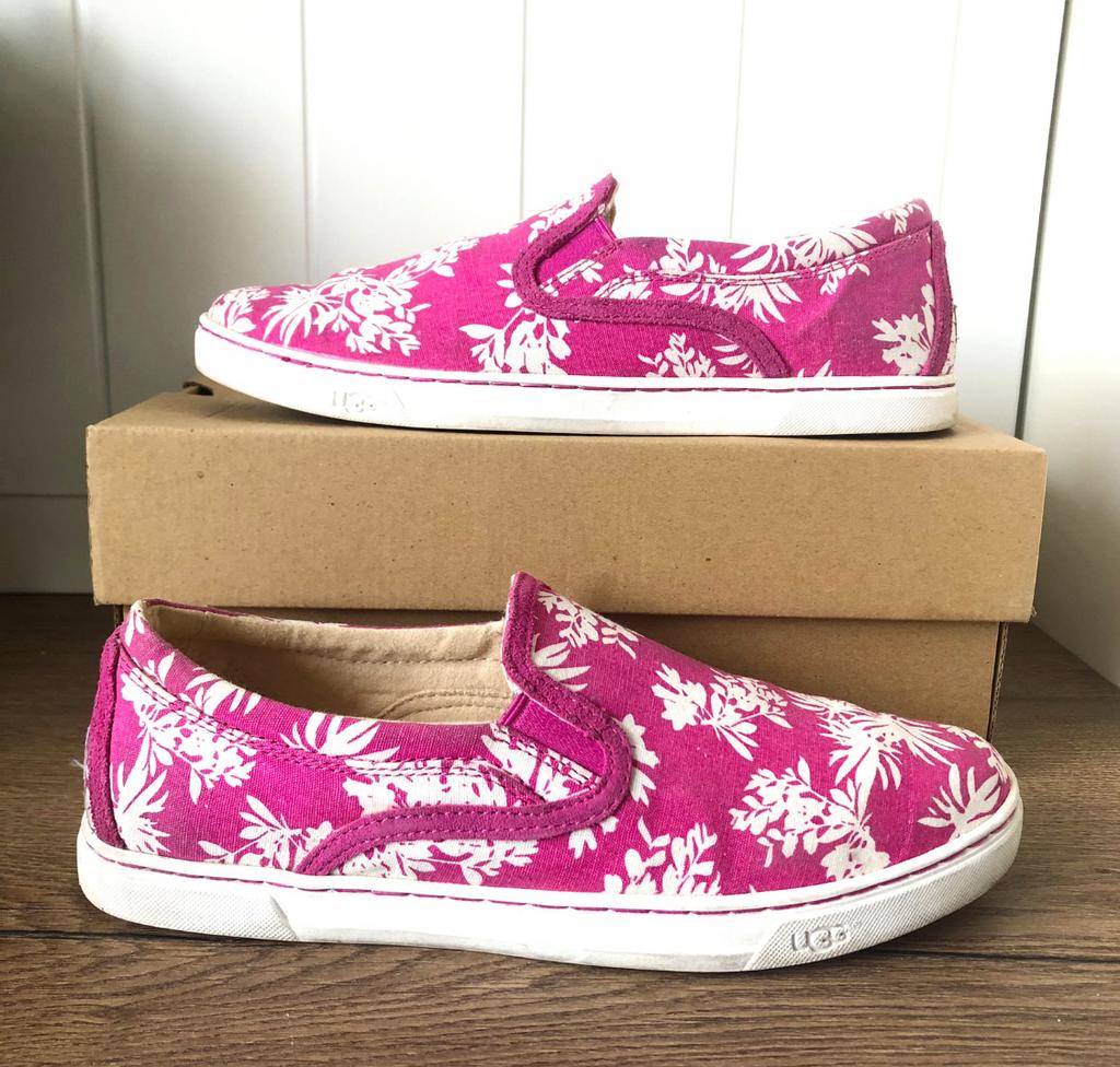 UGG W Fierce Tropical Roze Instappers Maat 40, Kleding | Dames, Schoenen, Ophalen of Verzenden, Nieuw, Roze, Instappers