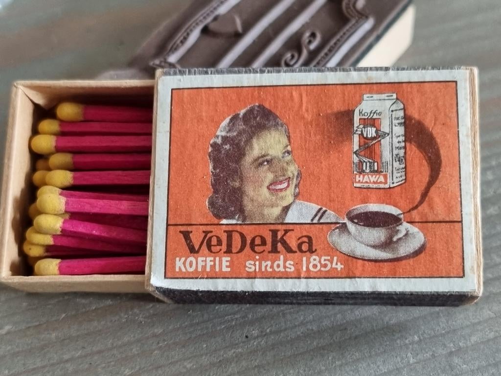 Vintage reklame Luciferdoosje VeDeKa Koffie, Verzamelen, Rookartikelen, Aanstekers en Luciferdoosjes, Ophalen of Verzenden, Zo goed als nieuw