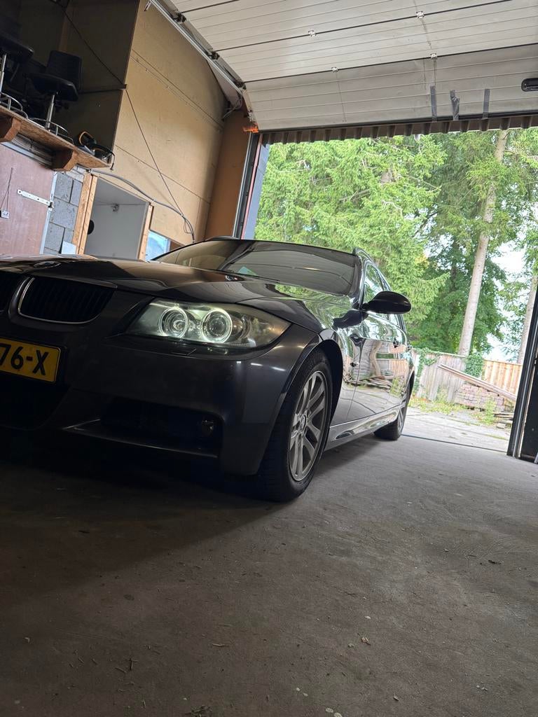BMW 3-Serie 2.0 I 320 Touring 2006 Grijs, Auto's, BMW, 13 km/l, Achterwielaandrijving, 1995 cc, Zwart