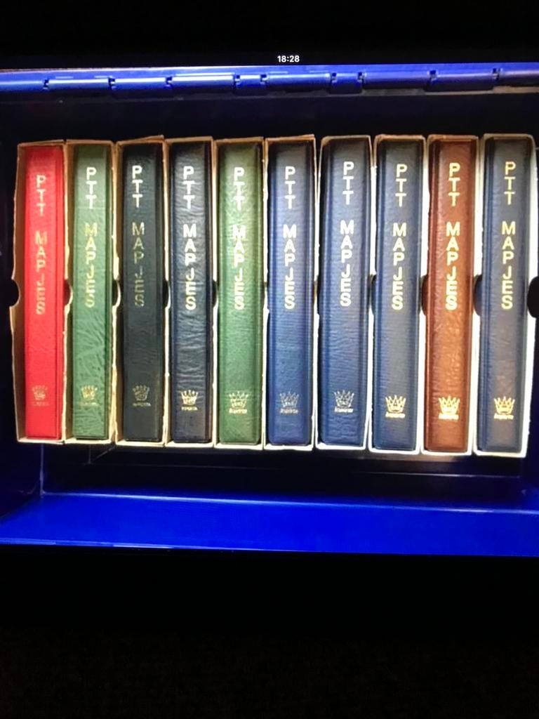 10 Importa albums gevuld met 15 bladen en tusse leggers, Verzenden, Nederland