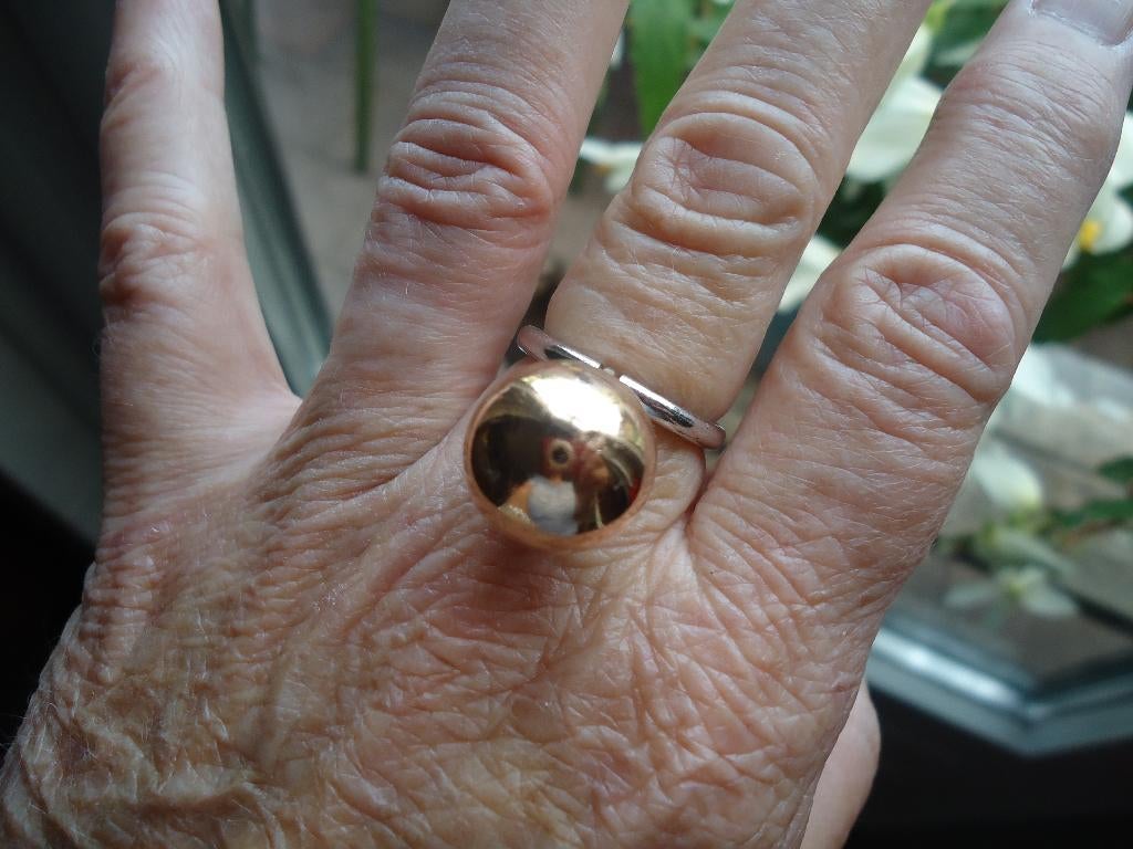mooie echt zilveren ring met roze bol loshangend  nieuwstaat, Sieraden, Tassen en Uiterlijk, Ringen, Ophalen of Verzenden, Zo goed als nieuw