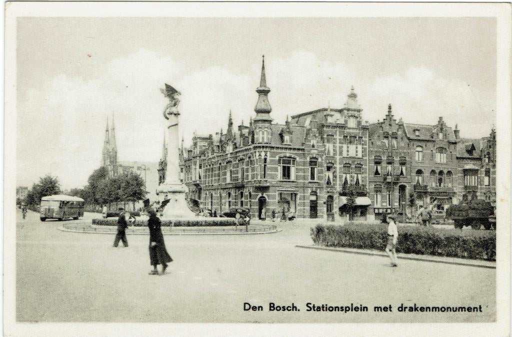 Den Bosch – Stationsplein met drakenmonument., Ophalen of Verzenden, 1920 tot 1940, Ongelopen, Noord-Brabant