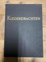 Boek - 895 - Klederdrachten, Ophalen of Verzenden, Zo goed als nieuw