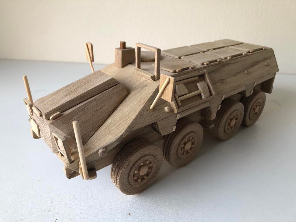 Daf YP 408. The Forgotten Hero. Schaal 1 : 25, Ophalen of Verzenden, Zo goed als nieuw, Bus of Vrachtwagen