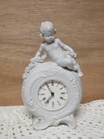 biscuit porseleinen tafelklok met putto, Ophalen of Verzenden