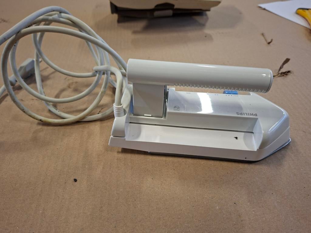 Philips World Travel Iron HD1301 - Compact Strijkijzer, Ophalen of Verzenden, Gebruikt, Strijkijzer met snoer