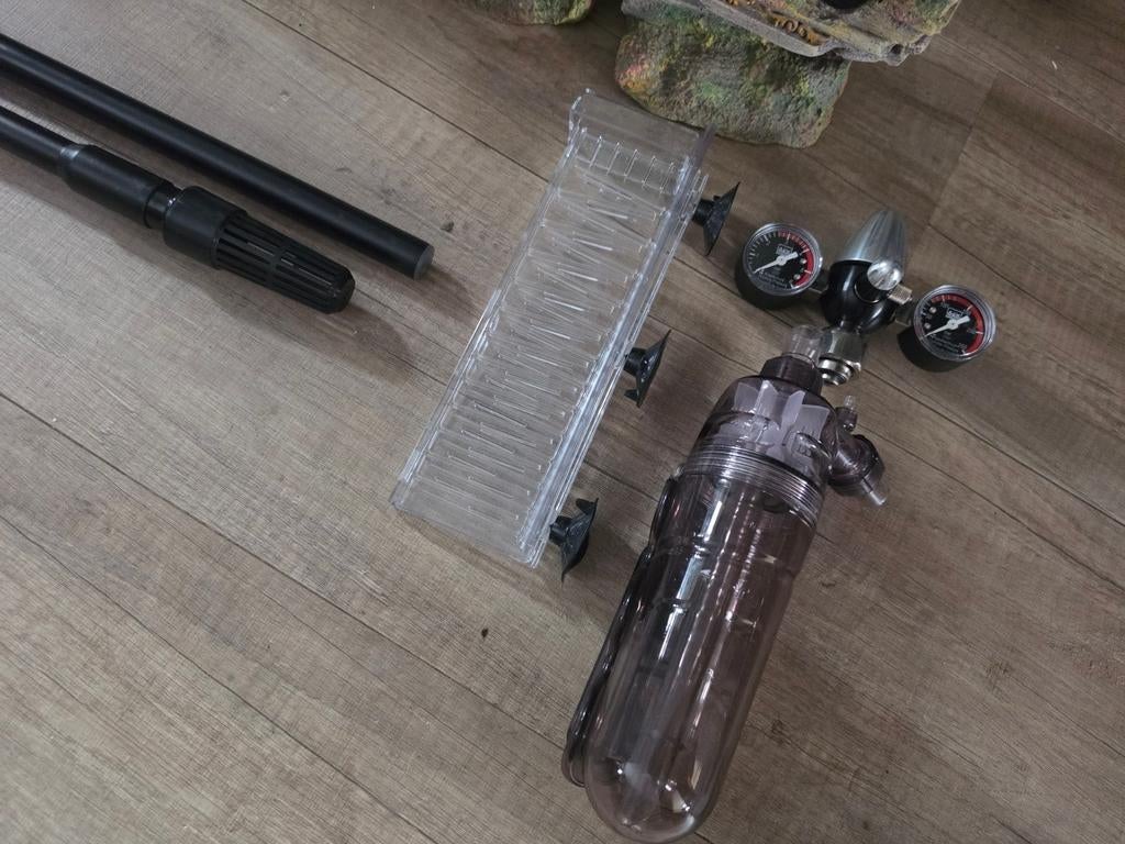 Aquarium co2 spullen en sera reactor nieuw, Dieren en Toebehoren, Vissen | Aquaria en Toebehoren, Ophalen, Nieuw