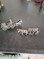 Tinnen beeldjes: paard met brandweerwagen en os met kar, Verzamelen, Beelden en Beeldjes, Ophalen of Verzenden