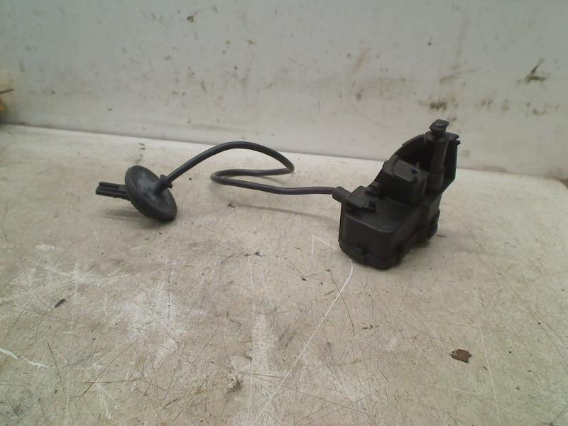 Tankklep Schakelaar Volkswagen Golf VII (AUA) 5C6810773B, Gebruikt, Volkswagen, Volkswagen AG, Kundenbetreuung@volkswagen.de