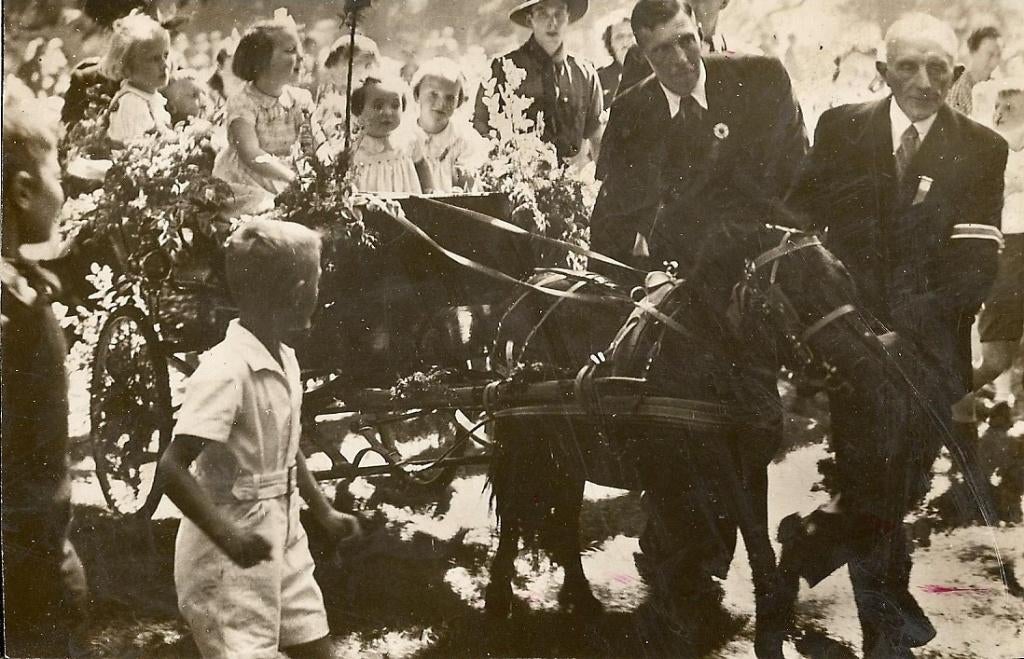 TW4023 Prinsessen 1945  kar met pony op Soestdijk (ten Have), Verzenden, Gebruikt, Nederland, Kaart, Foto of Prent