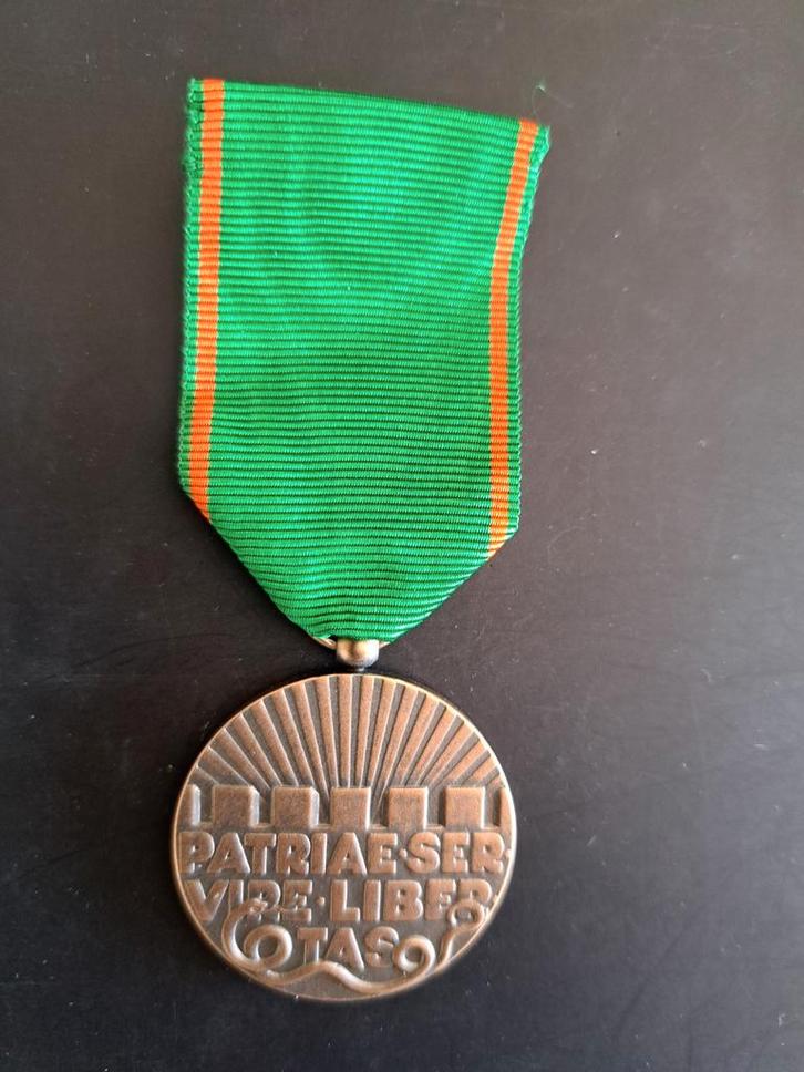 Medaille Vrijwilligersmedaille, embleem, Verzamelen, Militaria | Algemeen, Landmacht, Lintje, Medaille of Wings, Nederland, Ophalen of Verzenden