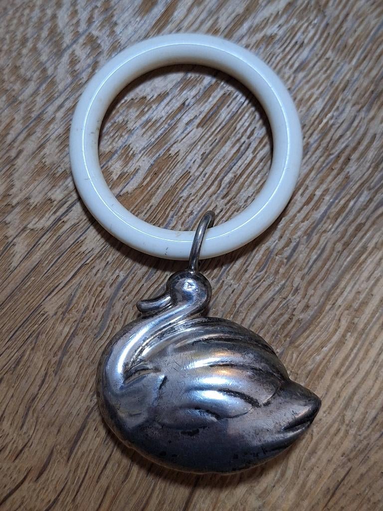 Zilver/verzilverde eend/zwaan rammelaar/bijtring., Antiek en Kunst, Ophalen of Verzenden, Zilver