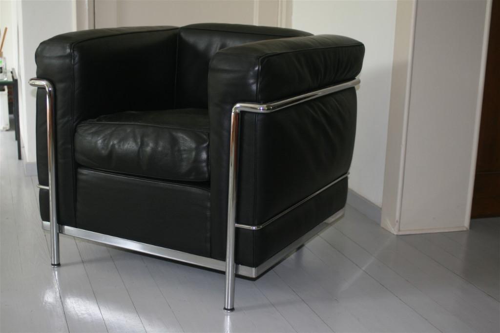 Originele le Corbusier LC2 Zwart Leren Fauteuil Cassina, Huis en Inrichting, Fauteuils, Zo goed als nieuw, Leer, Metaal, 75 tot 100 cm