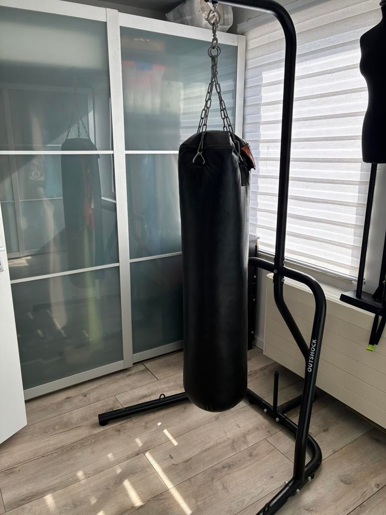 Bokszak met standaard (Outshock), Ophalen of Verzenden, Zo goed als nieuw, Bokszak