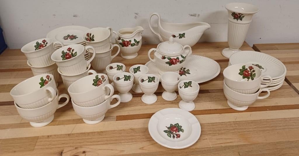 Wedgwood Moss Rose servies - 42 delig, Ophalen of Verzenden, Zo goed als nieuw, Porselein, Wedgwood