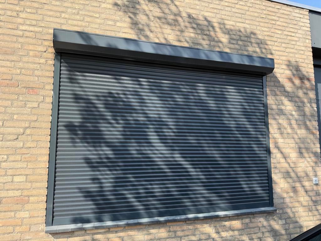 Elektrisch rolluik antraciet, Doe-het-zelf en Verbouw, Rolluiken, Ophalen, Zo goed als nieuw, 200 cm of meer, Grijs