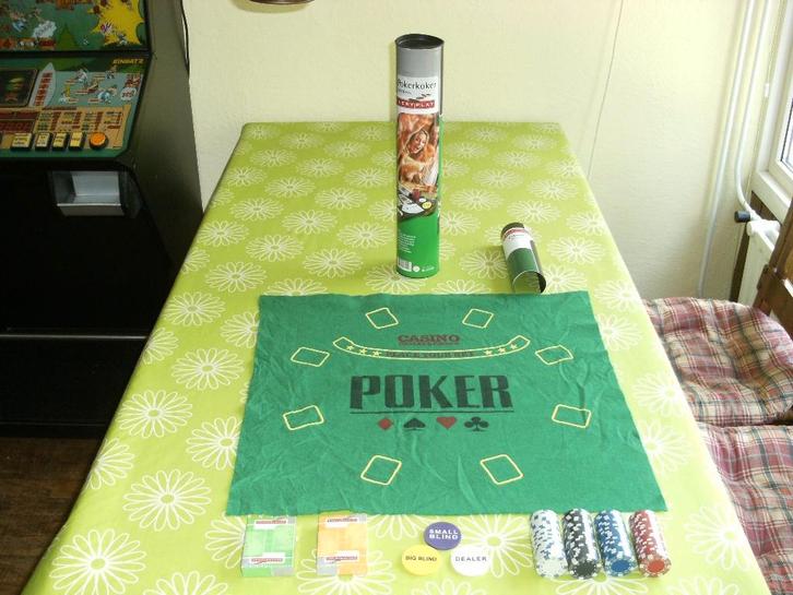 Poker kaartspel in koker, Hobby en Vrije tijd, Gezelschapsspellen | Kaartspellen